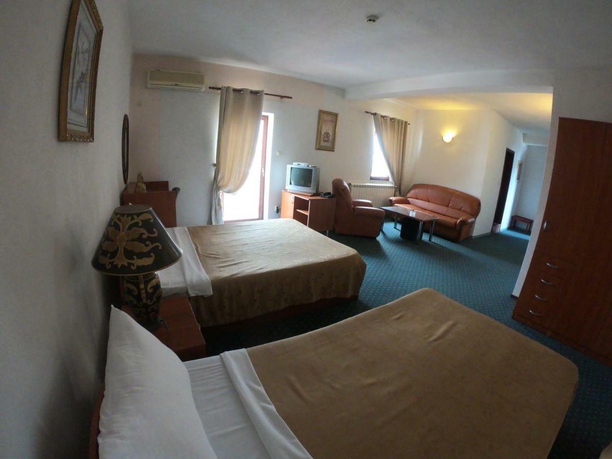 Hotel Vergina Скопье Экстерьер фото